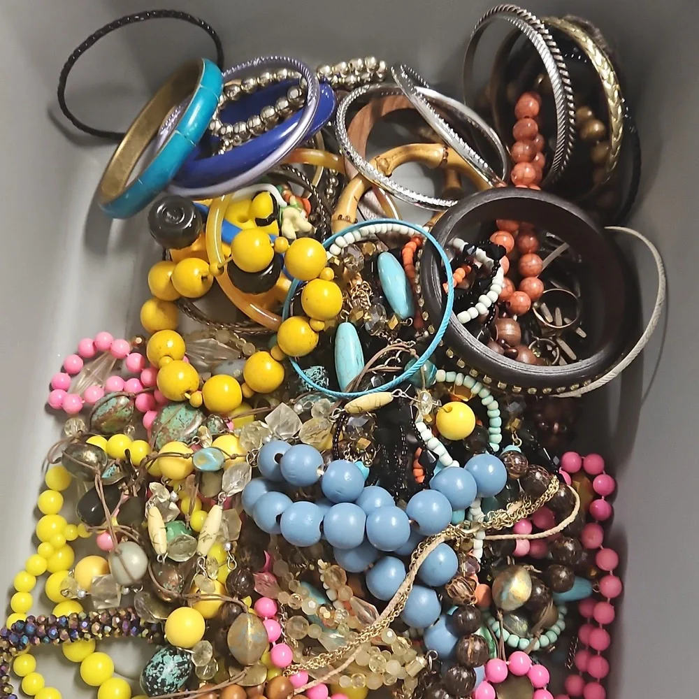 Colorful Beaded Necklace and Bracelet Set - Picture 16 of 16